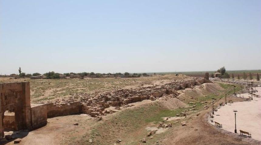 Harran Şehir Surlarında Restorasyon &Ccedil;alışmaları