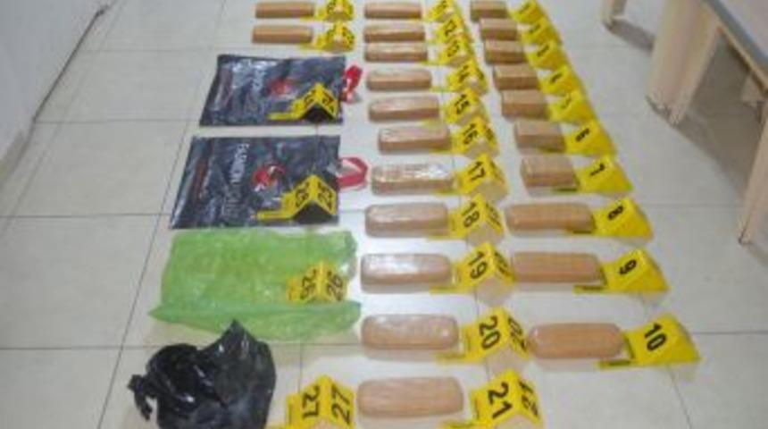 Ş&uuml;phe &Uuml;zerine Durdurulan Ara&ccedil;ta 11 Kilo 867 Gram Eroin Ele Ge&ccedil;irildi