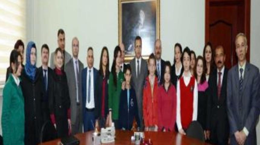 'Afet' Konulu Yarışmalarda Dereceye Giren &Ouml;ğrenciler &Ouml;d&uuml;llendirildi