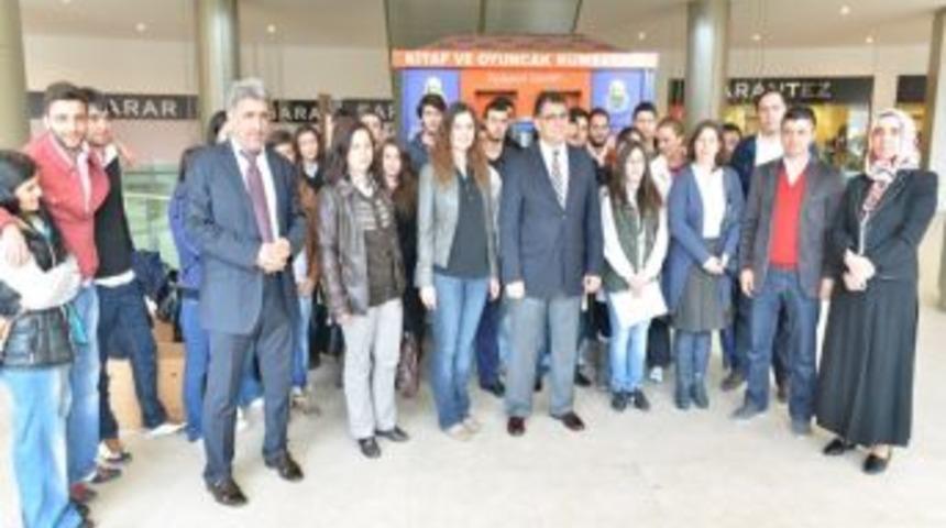 Kitap Ve Oyuncaklar Kumbaraya Atılacak