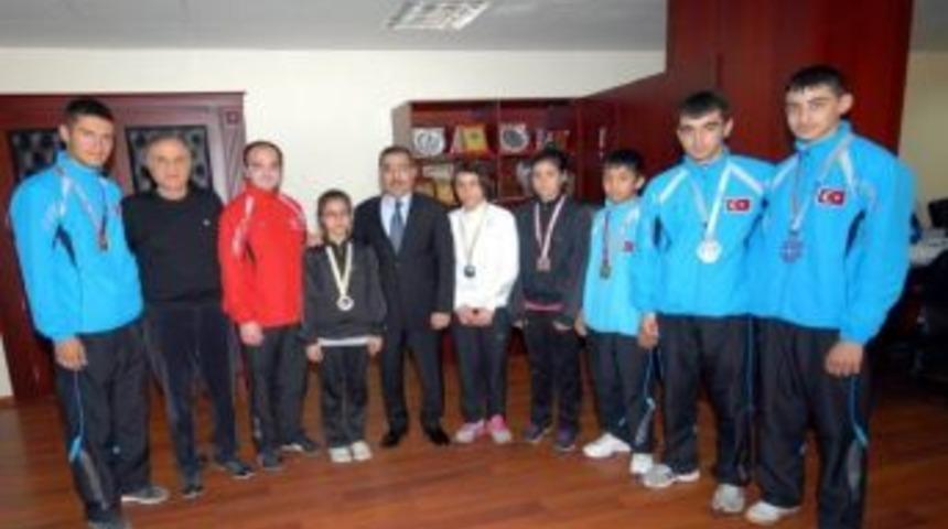 D&uuml;nya Şampiyonları Y&uuml;reğir Belediye Spor Kul&uuml;b&uuml;ne Katıldı