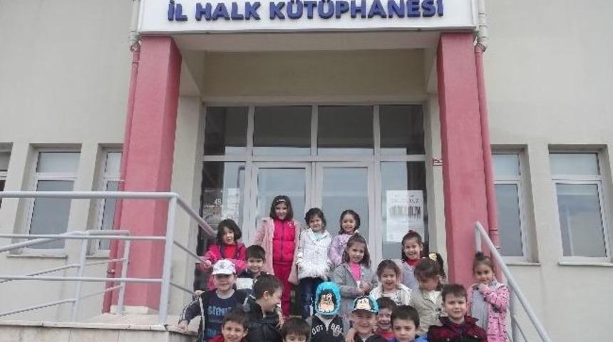 Minikler İl Halk K&uuml;t&uuml;phanesinde