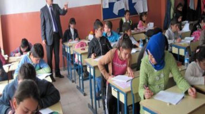 12 Bin Öğrenci Matematik Sınavında Ter Döktü