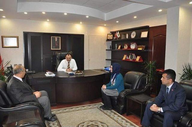 Kayakta Türkiye Birincisi Olan Buket Çetinkaya’ya İl Milli Eğitim Müdüründen Ödül 1