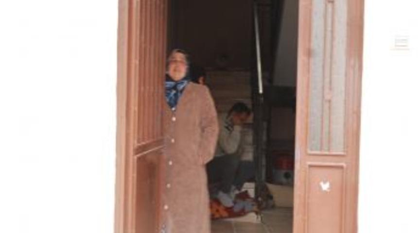 11 Yaşındaki &Ccedil;ocuk Evinde Bı&ccedil;aklanarak &Ouml;ld&uuml;r&uuml;ld&uuml;