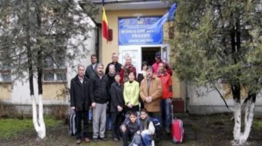 Besni Dumlupınar İlkokulu Romanya&rsquo;dan D&ouml;nd&uuml;