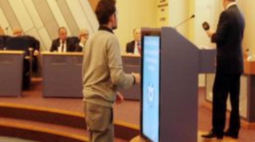 İzmir Ticaret Odası Toplantısında Mikrofon Tartışması