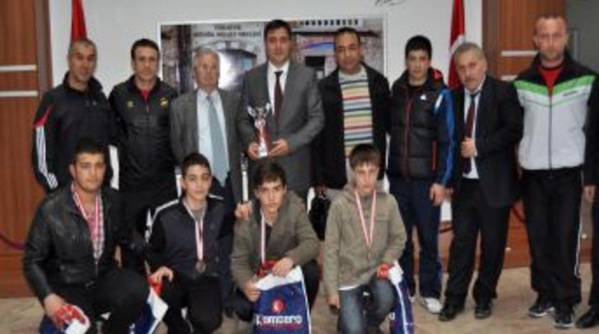 G&uuml;reş&ccedil;iler Kaymakam Malğa&ccedil;&rsquo;ı Ziyaret Etti