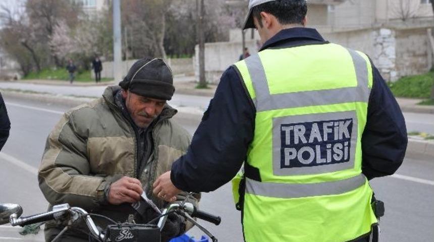 Motosiklet S&uuml;r&uuml;c&uuml;lerine Sıkı Denetim