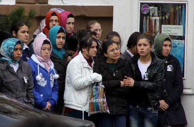 Öldürülen Liseli Genç Toprağa Verildi 1