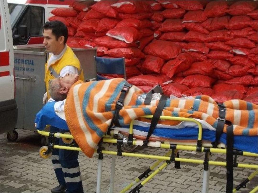 Virajı Alamayan Beton Mikseri Dereye U&ccedil;tu: 1 Yaralı