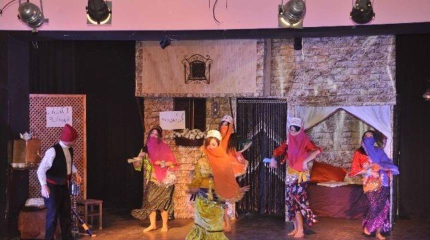 Kuşadası&rsquo;nda D&uuml;nya Tiyatrolar G&uuml;n&uuml; Kutlamaları