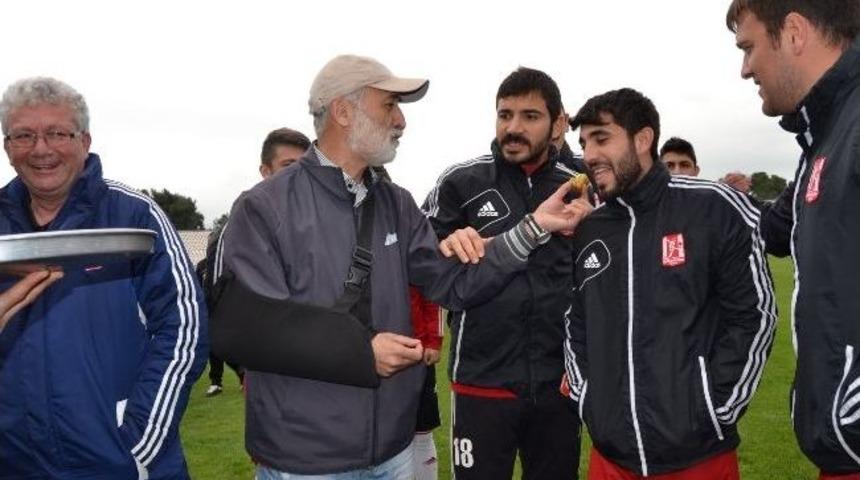 Balıkesirspor'a Baklava Jesti
