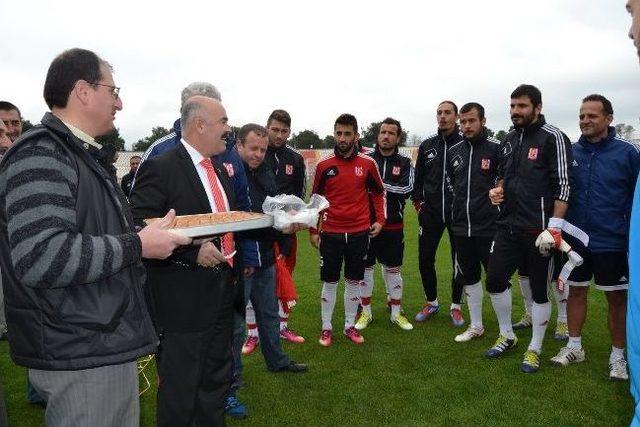 Balıkesirspor'a Baklava Jesti