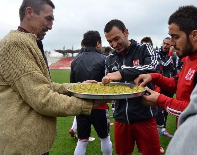 Balıkesirspor'a Baklava Jesti