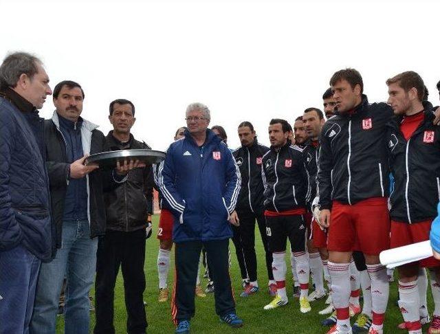 Balıkesirspor'a Baklava Jesti