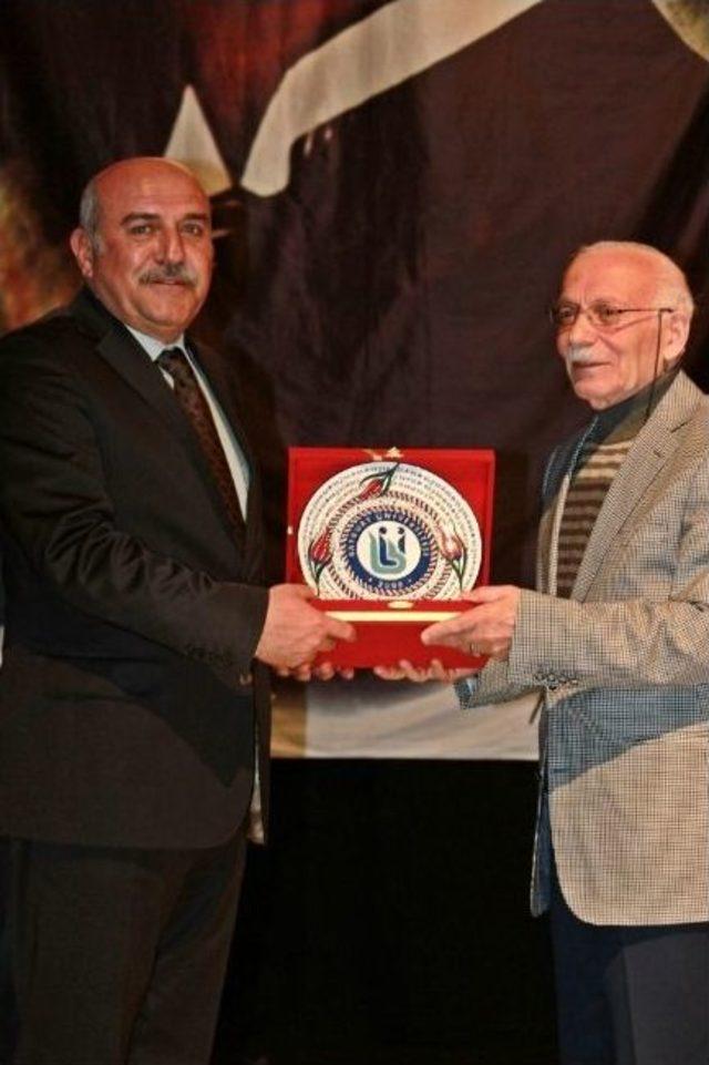 Bayburt Eğitim Fakültesinin Düzenlediği Konferansta Konuşan Prof. Dr. Necmettin Tozlu: