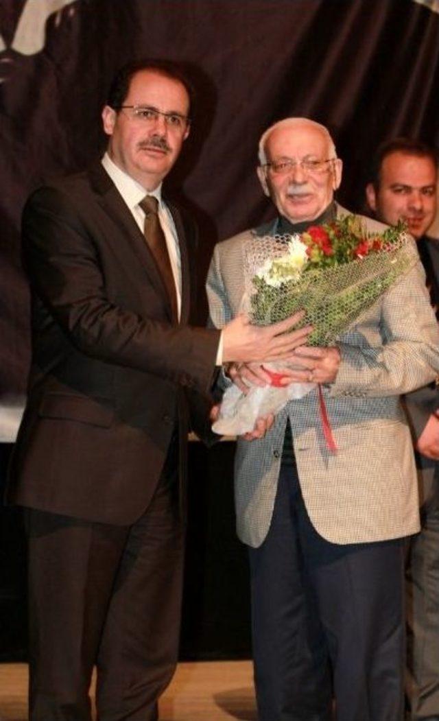 Bayburt Eğitim Fakültesinin Düzenlediği Konferansta Konuşan Prof. Dr. Necmettin Tozlu: