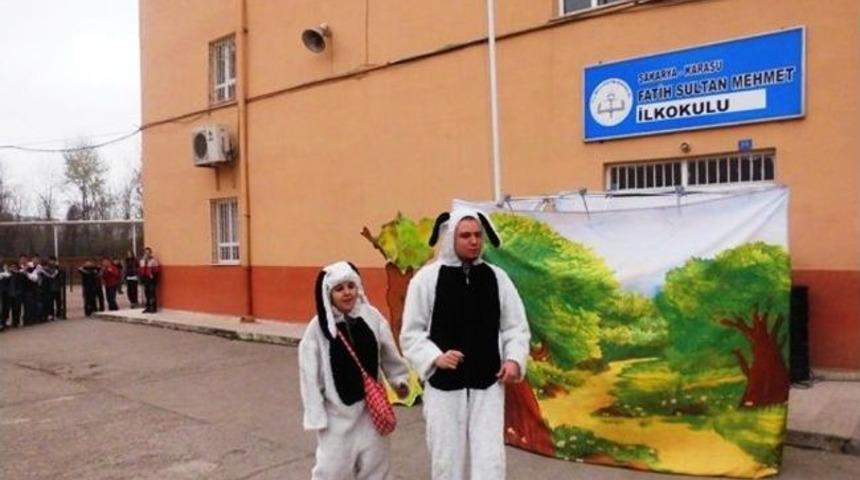 Karasu&rsquo;da Tiyatrolu Kutlama