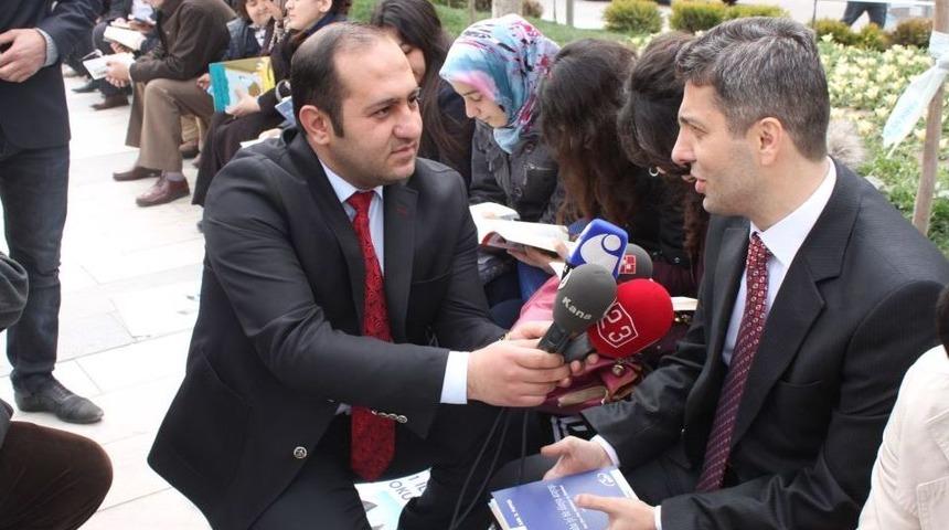 Fırat &Uuml;niversitesi &Ouml;ğrencileri Kitap Okuma Etkinliğine Katıldı