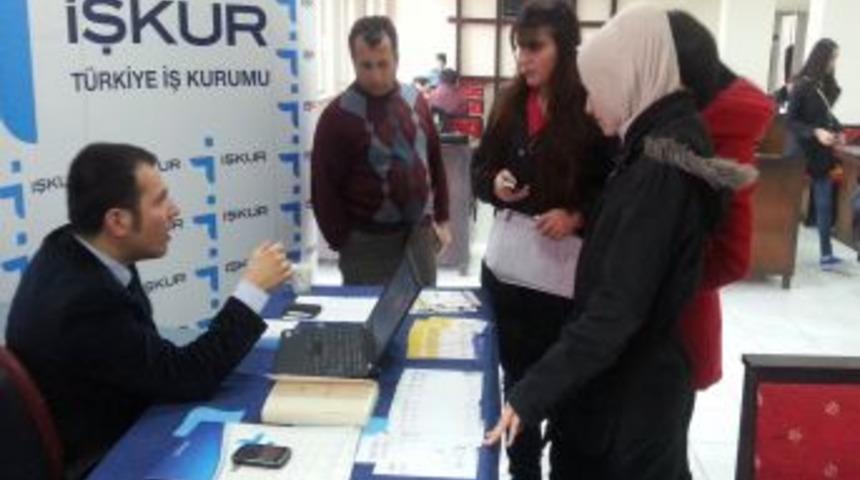 İŞKUR, &Uuml;niversite &Ouml;ğrencilerini Iş Bulma Konusunda Bilgilendirdi