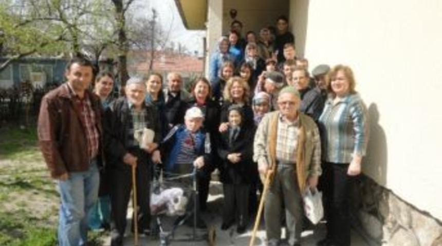 Soma Spastik &Ccedil;ocuklar Derneği, Huzurevi Sakinlerini Ağırladı