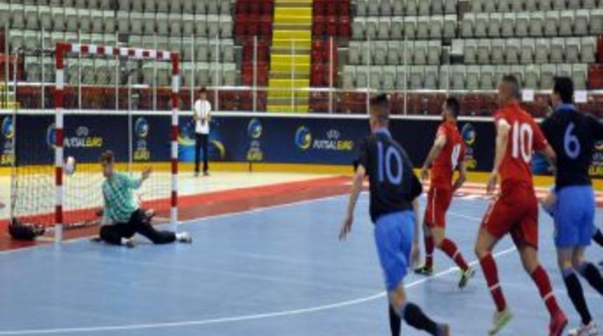 T&uuml;rkiye, Futsalda İngiltere&rsquo;yi 4-3 Yendi