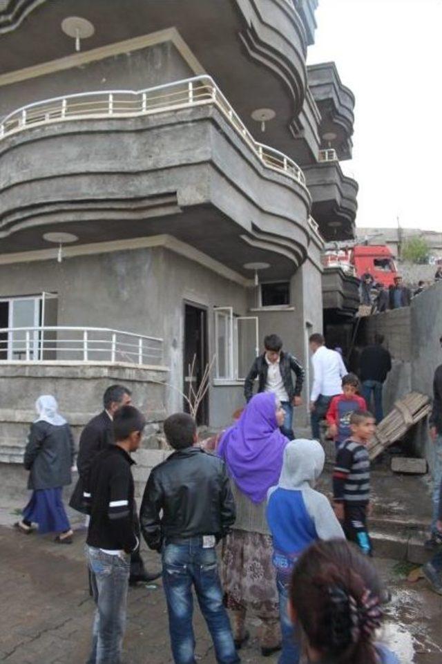 Cizre’de Ev Yangını Korkuttu