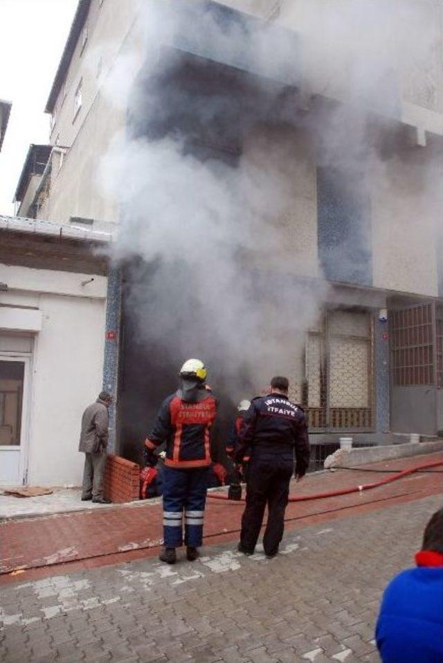 Ataşehir’de İşyeri Yangını