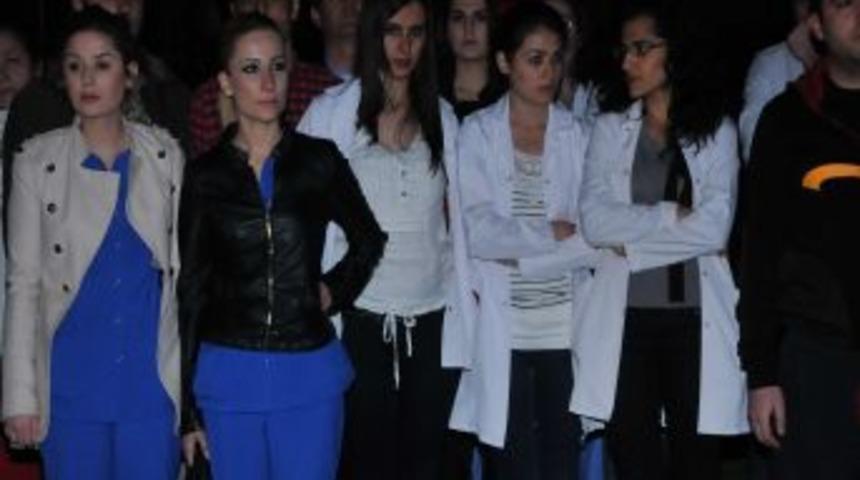 Doktorlar, Meslektaşlarına Saldırıya Karşı N&ouml;bet Tutmaya Başladı