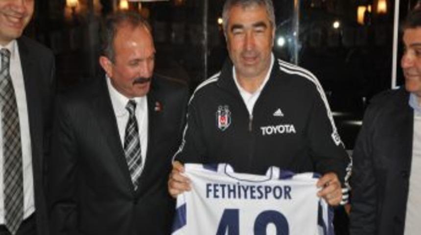 Beşiktaş Kafilesine Fenerbah&ccedil;eli Belediye Başkanından Yemek Jesti