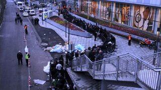 Mağaza Açılışı Öncesi Geceden Sıraya Girdiler