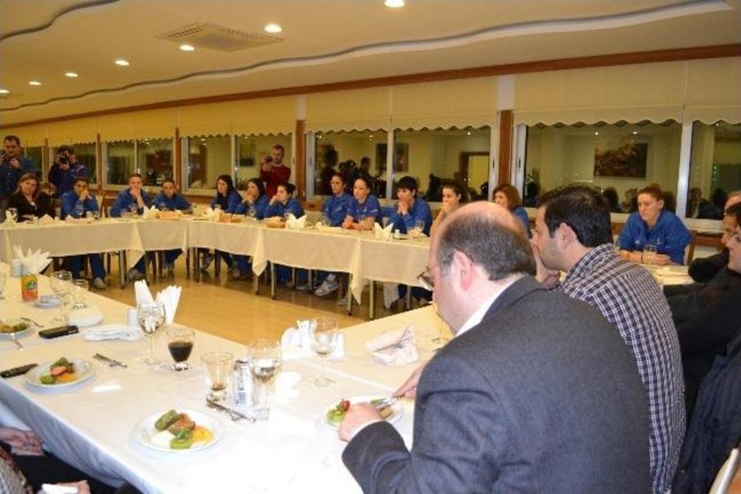 Başkan Orhan, Kuğularla Yemekte Bir Araya Geldi