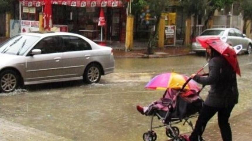 &Ouml;demiş&rsquo;te Yağış, Tahliye Hatlarını Zorladı