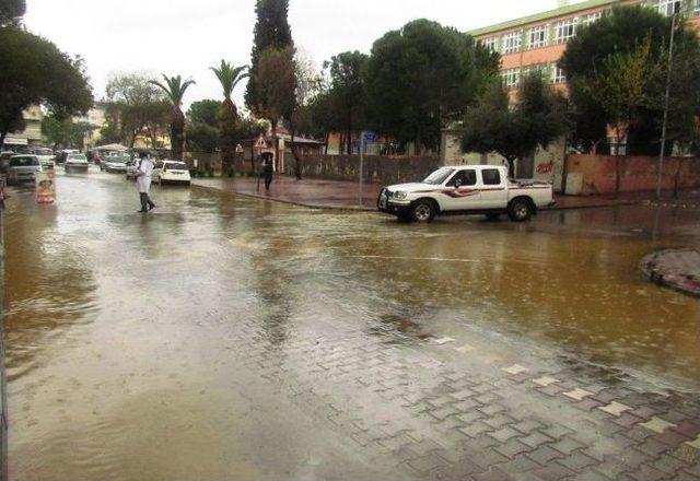 Ödemiş’te Yağış, Tahliye Hatlarını Zorladı