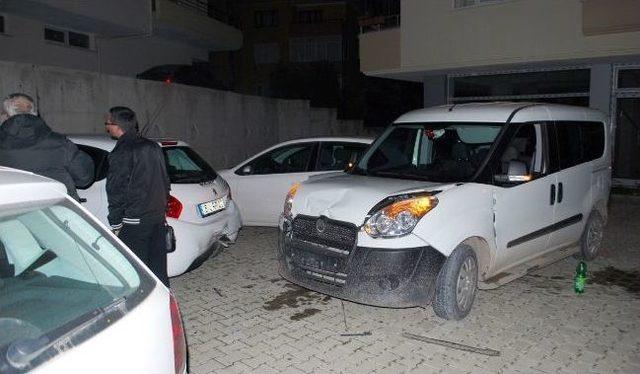 Bursa'da Otomobille Kamyonet Çarpıştı: 1 Yaralı