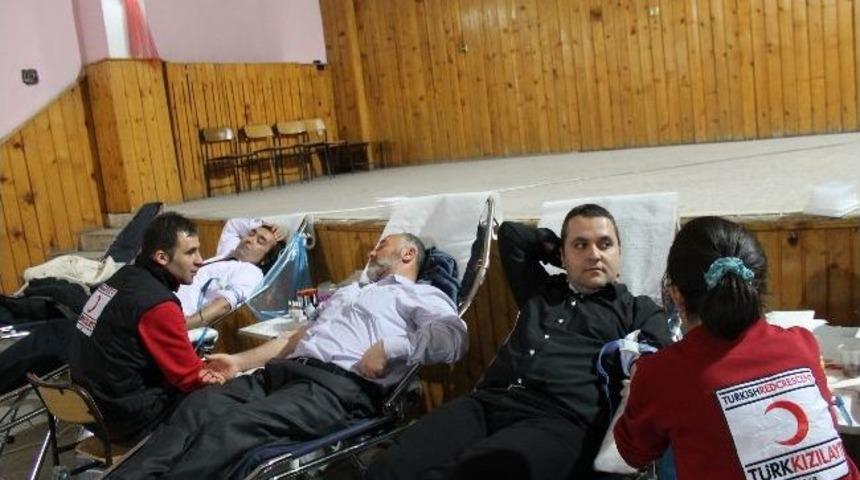 Akdağmadeni İl&ccedil;esinde Kızılayın Kan Bağışı Kampanyası S&uuml;r&uuml;yor