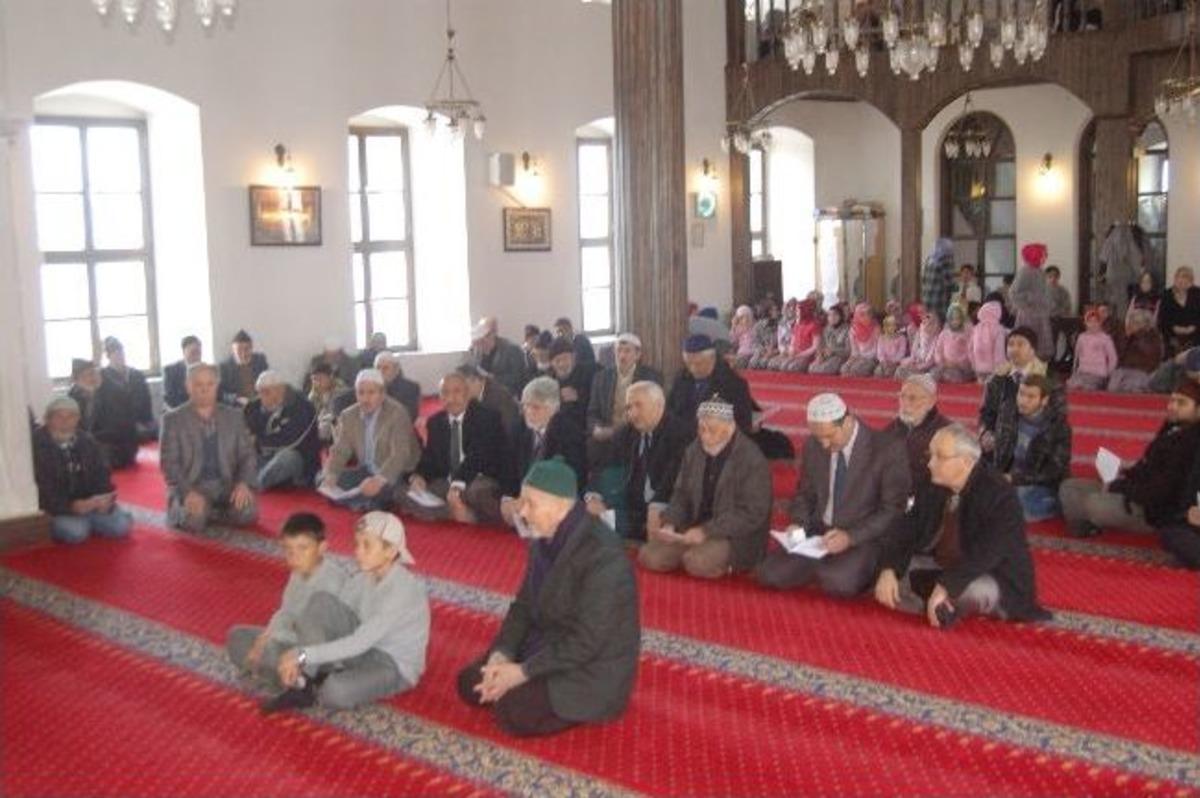 Orta Okul &Ouml;ğrencilerinden Camide Hadis Yarışması