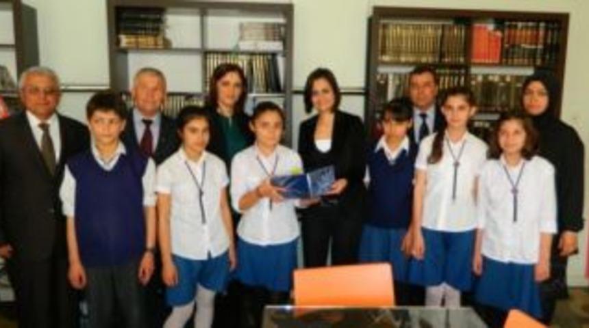 Mhp Kumluca İl&ccedil;e Teşkilatı&rsquo;ndan Miniklere Kitap Hediyesi