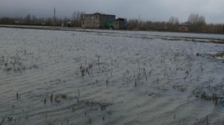 Bitlis&rsquo;te Heyelan Maddi Hasara Yol A&ccedil;tı