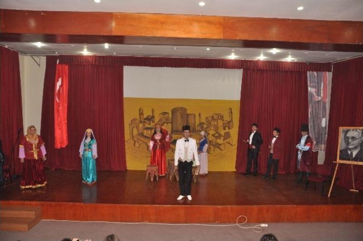 Arşın Mal Alan Kuşadası&rsquo;nda Sahnelendi