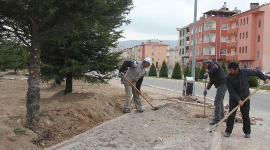 Nevşehir Belediyesi &Ccedil;evre D&uuml;zenleme &Ccedil;alışmalarını S&uuml;rd&uuml;r&uuml;yor