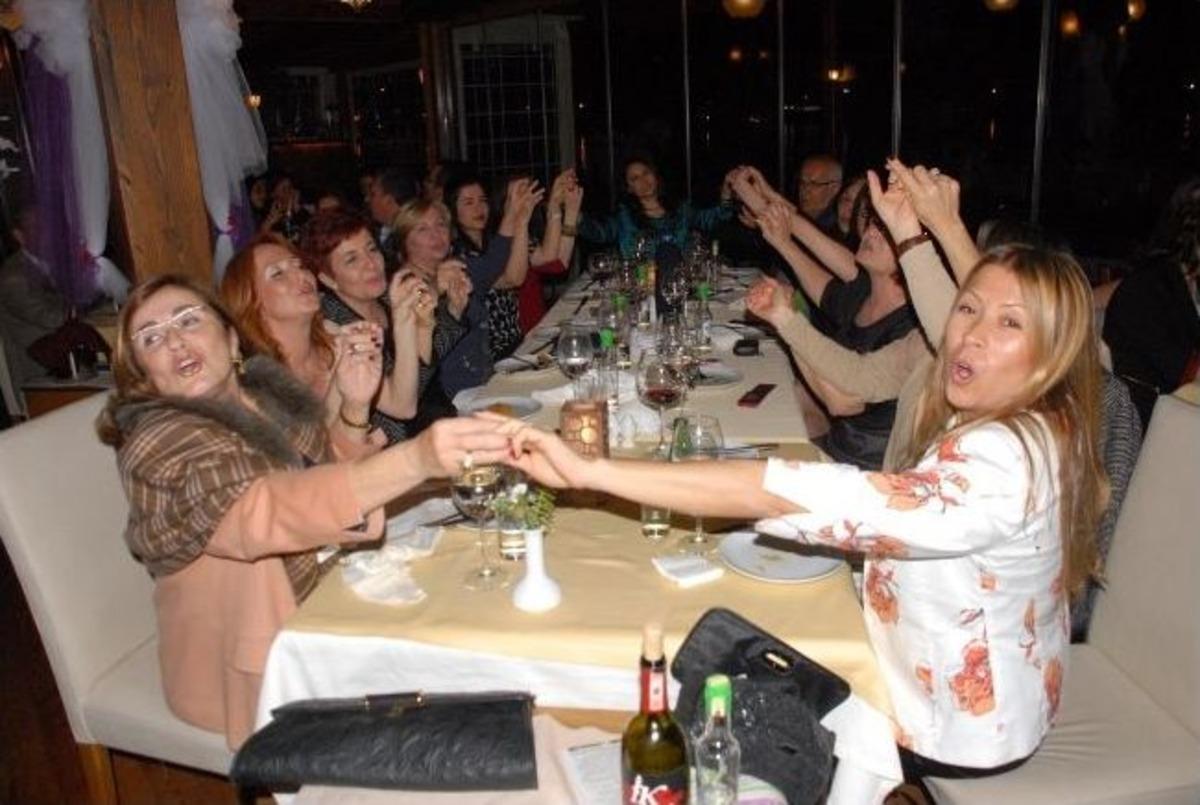Fethiye&rsquo;deki Kabare Şov İlgiyle İzlendi