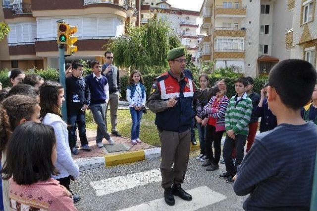 Jandarmadan &Ouml;ğrencilere Trafik Dersi 1
