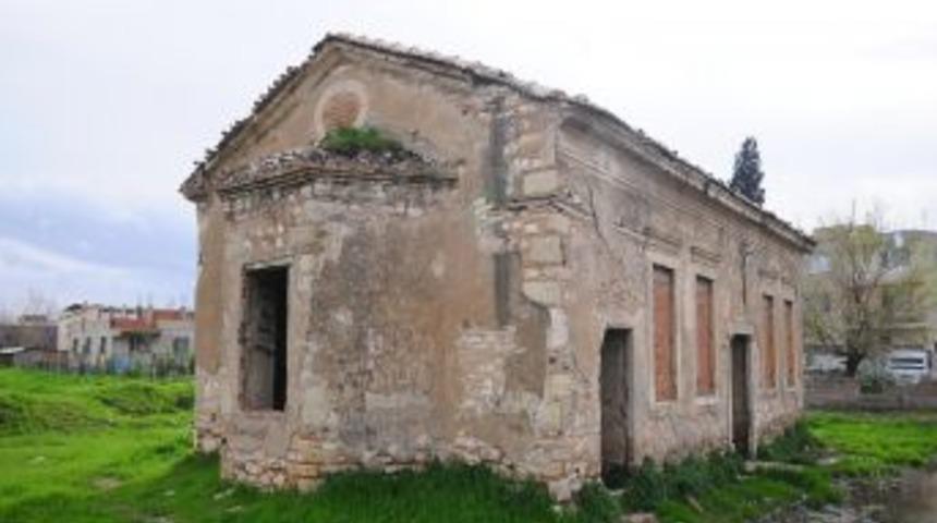 İzmir'de T&uuml;rbe, Kilise Ve Sinagog Restorasyonları Devam Ediyor