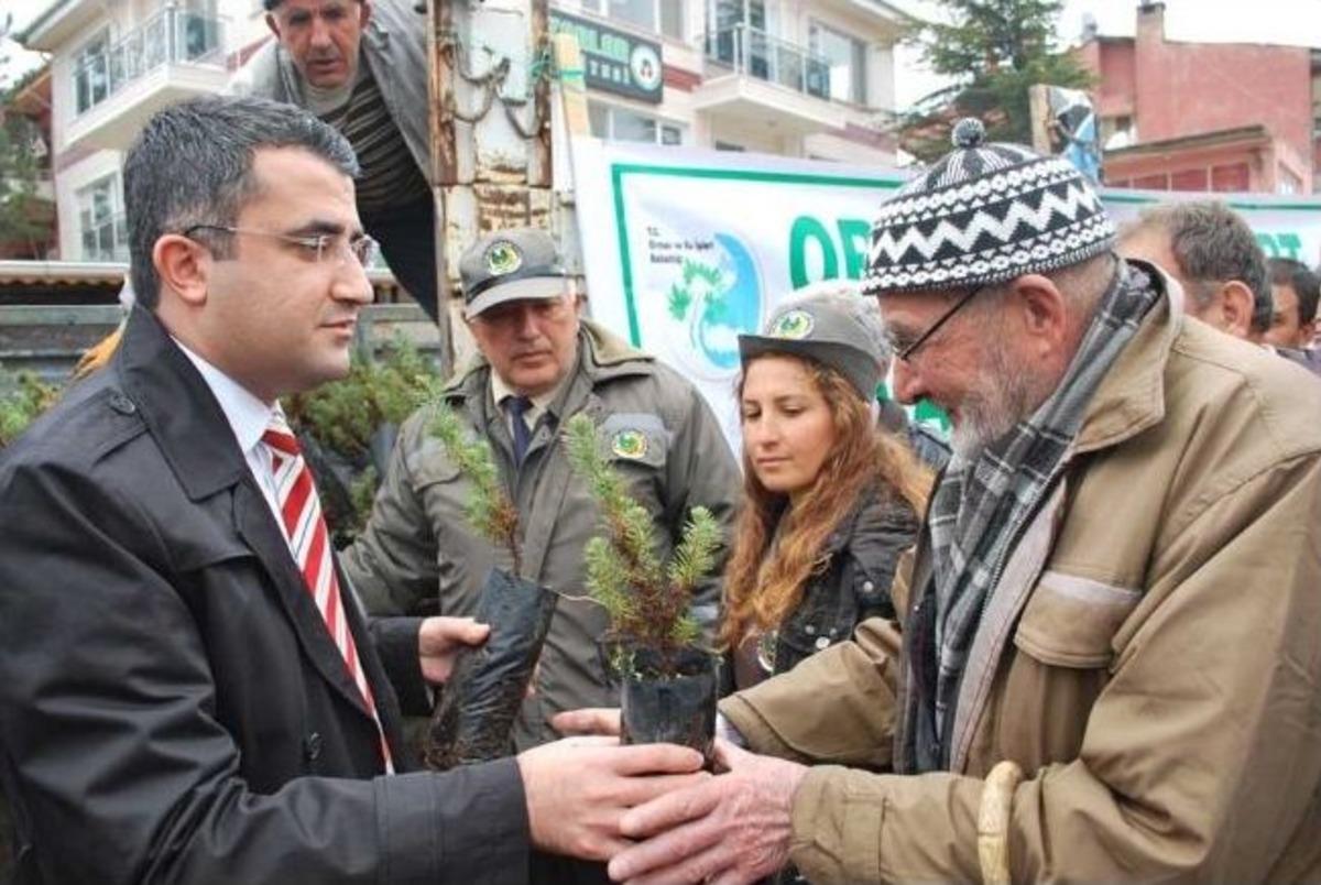 Pazarlar&rsquo;da Bin 900 Fidan &Uuml;cretsiz Dağıtıldı