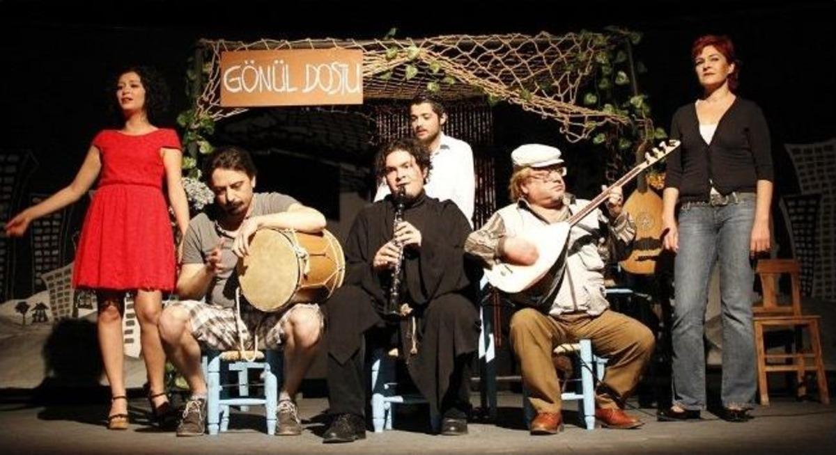 Konaklı Gen&ccedil;lerden Başarılı Tiyatro Performansı