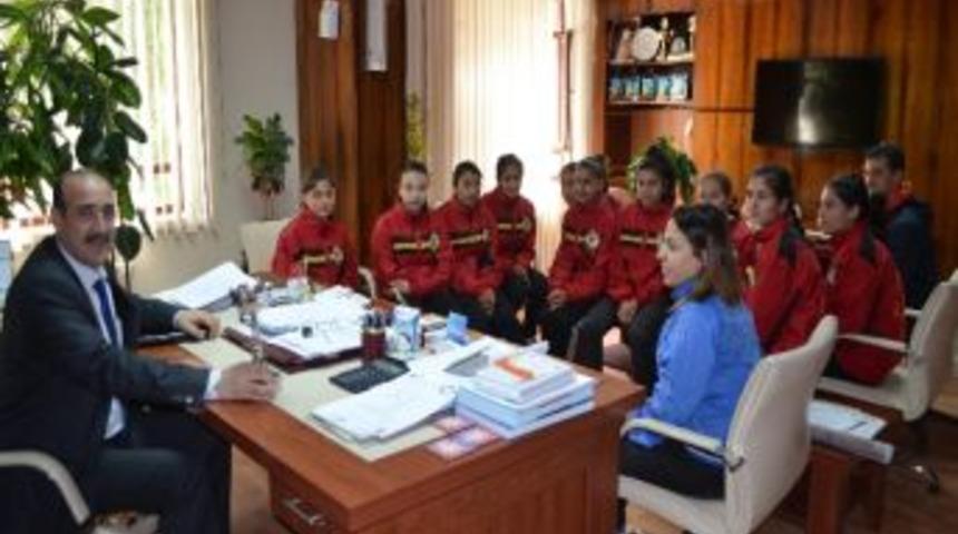 Yıldız Kızlar Hetbol Sporcuları Başarılı D&ouml;nd&uuml;