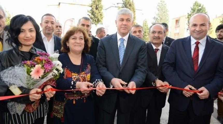 Sanat Galerisinde Karma Sergi A&ccedil;ıldı