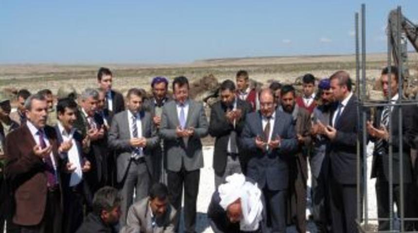 Arısu K&ouml;y&uuml;n&uuml;n Camiinin Temeli Atıldı